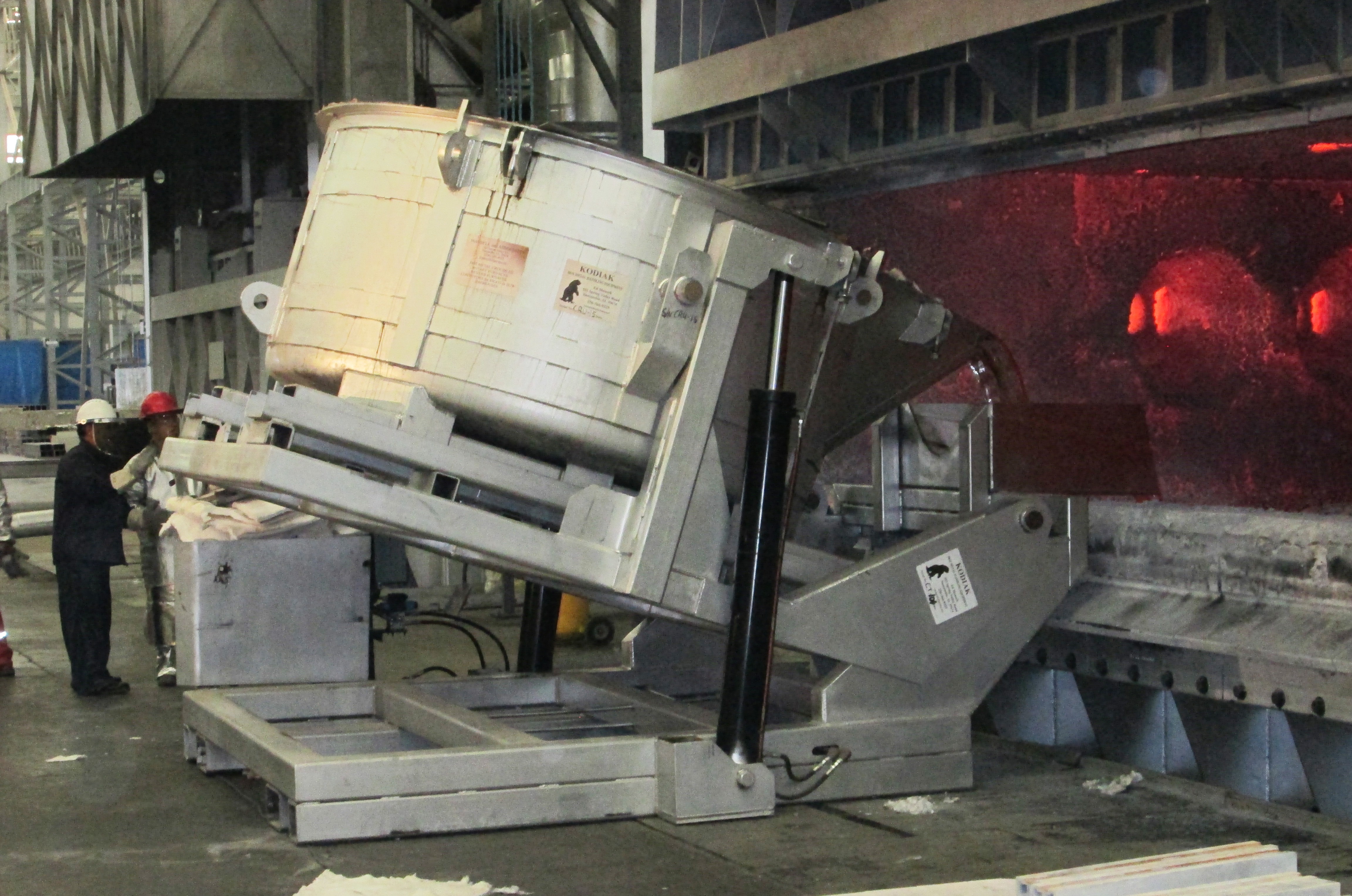 Hot Molten Metal Transfer CruciblesMolten Aluminum